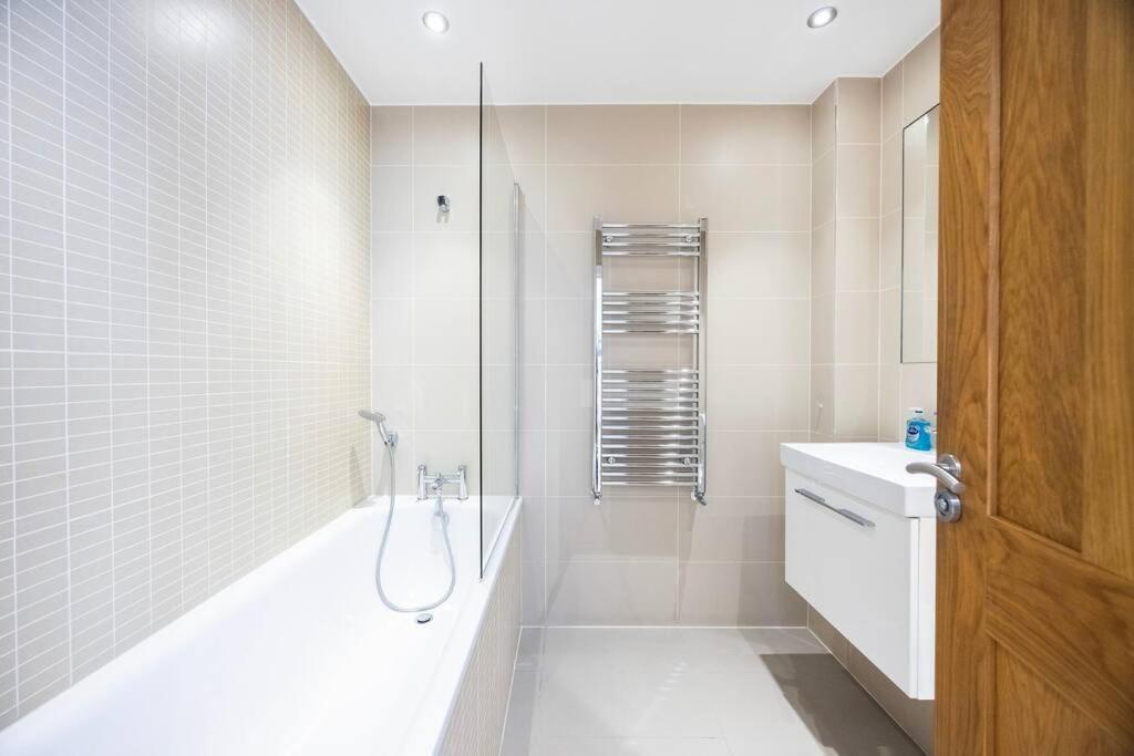 Апартаменты Smart Kensington Retreat 2br *