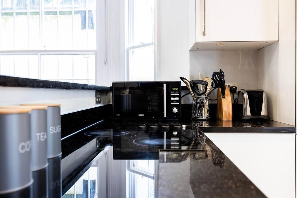 Smart Kensington Retreat 2br Лондон