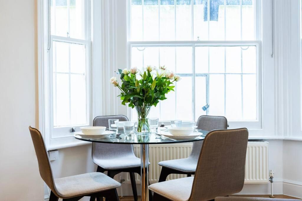 Smart Kensington Retreat 2br Апартаменты *