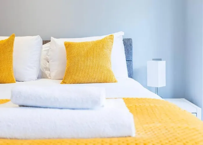 Smart Kensington Retreat 2Br