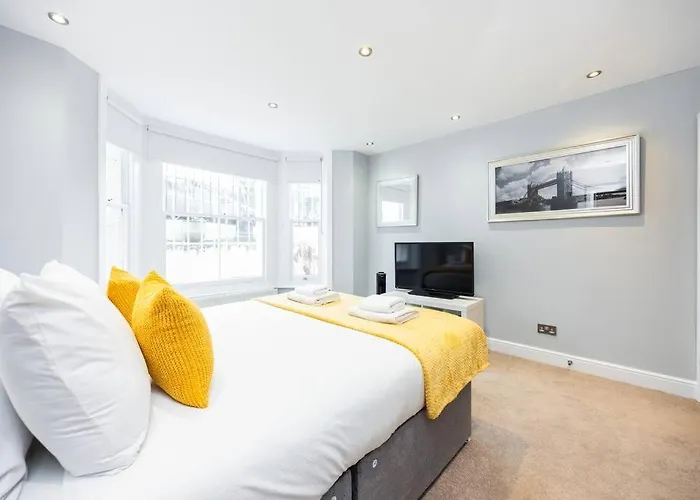 Smart Kensington Retreat 2Br